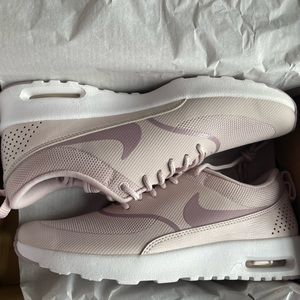 Women’s 7 Nike Air Max Thea’s